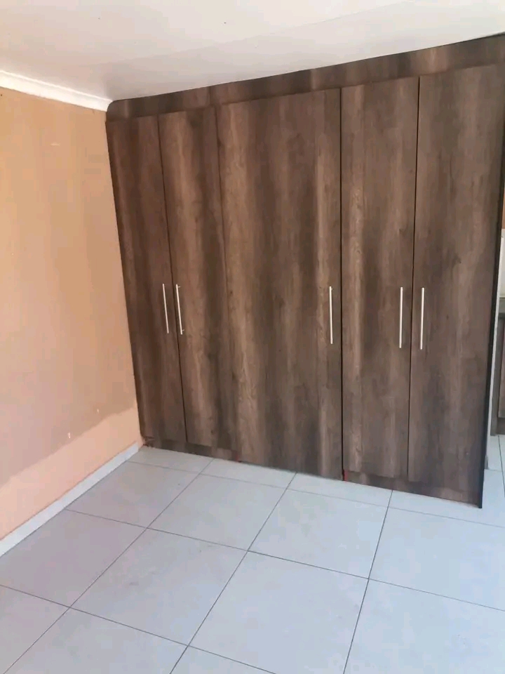 Open plan bachelor 
 available immediately �  in Birch Acres