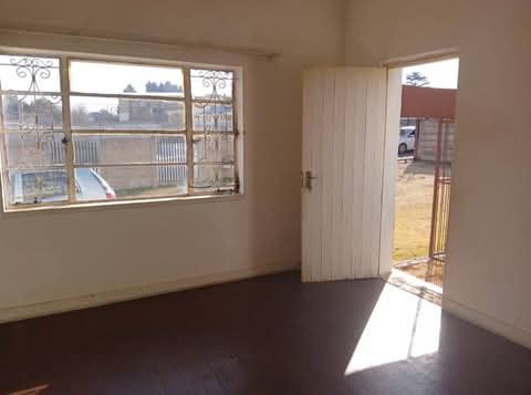 Beautiful and spacious 1 bedroom cottage for   in Primrose east