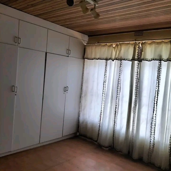 Hi family ,  3 bedroom house to rent , all be  in Turffontein