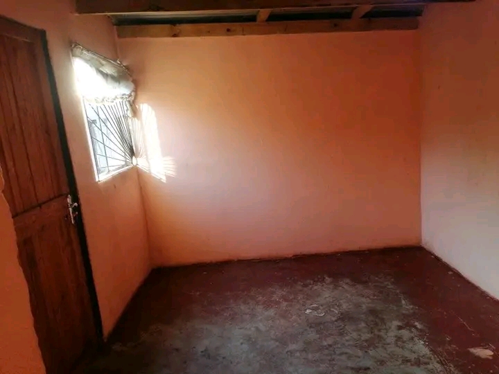 Room to rent available ivory 3 ema 11 r900 el  in Ivory Park