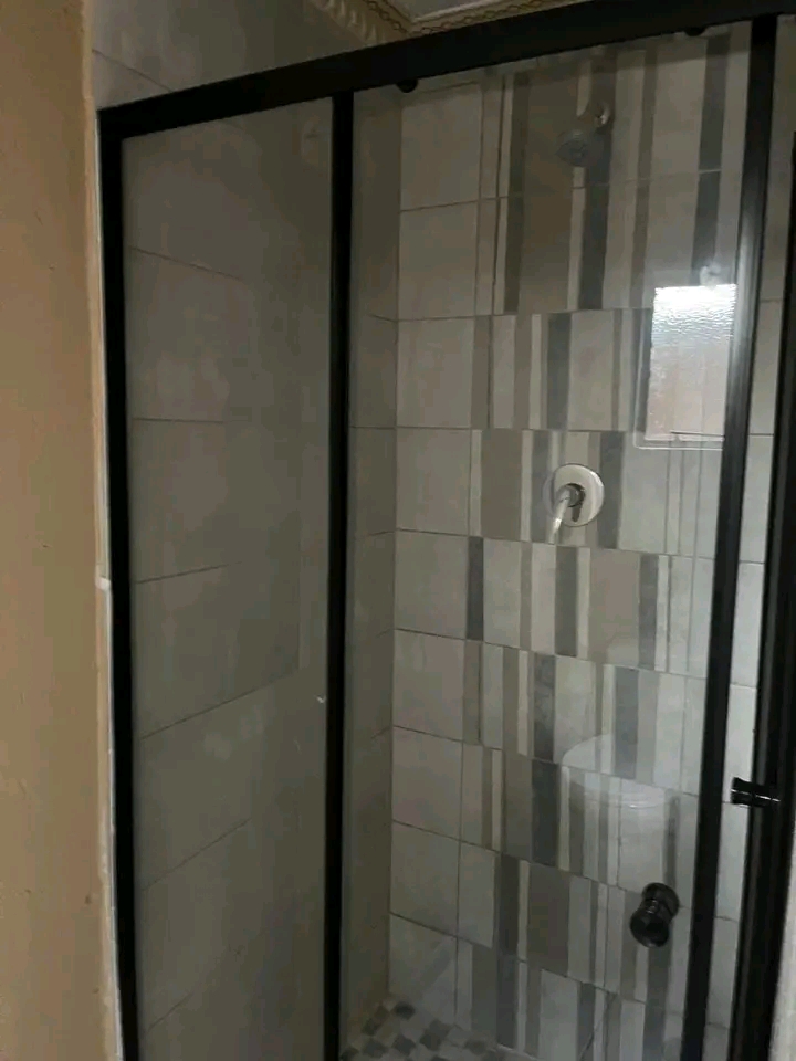 Bachelor available to rent at ext 14 (walking  in Vosloorus