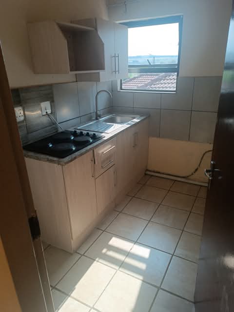 Room available for occupation in ext 27  on i  in Clayville
