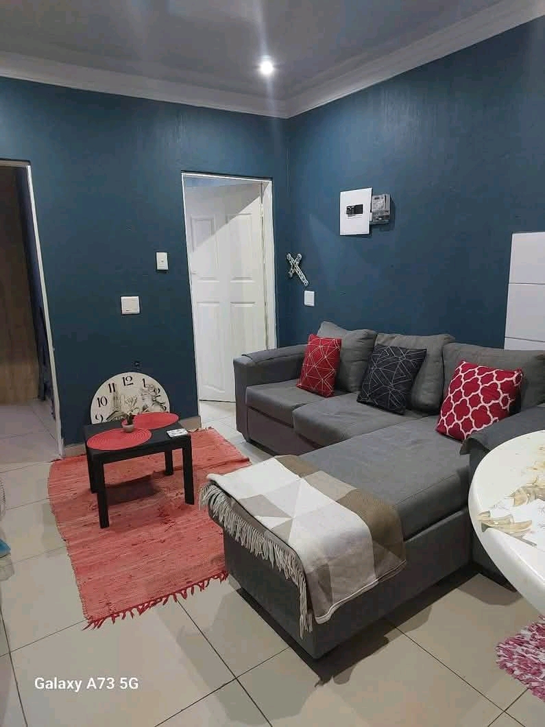2 bedroom cottage rental 
**available from t  in Clayville
