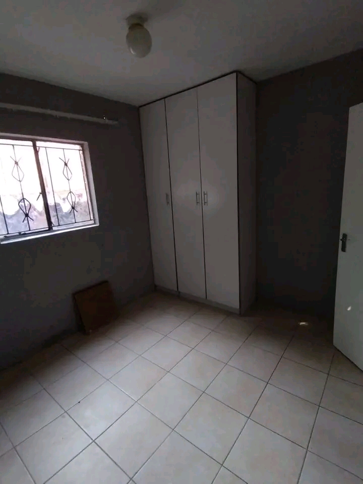 1 bedroom flat in ext 11
tiles and ceiling   in Ebony Park