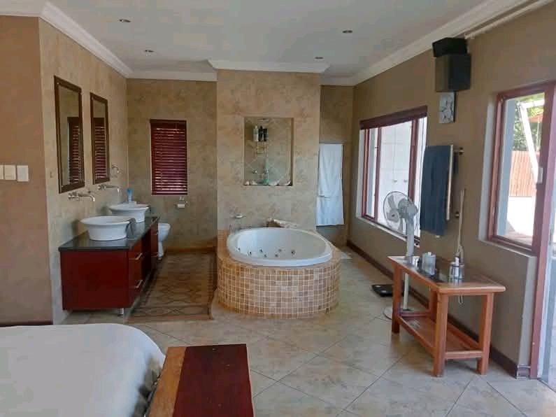 A stunning fully furnished 4 bed and 3 bath s  in Randburg