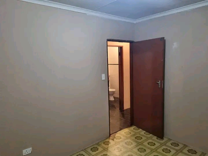 3 bedroom house to lease in ext 11 for r4000  in Protea Glen