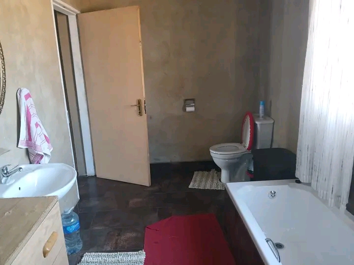 Beautiful and spacious 1 bedroom cottage for   in Primrose
