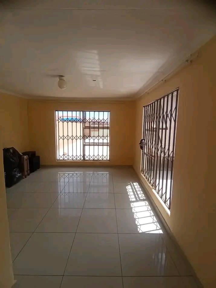 Specious bachelor room to rent in ext 16, thi  in Protea Glen