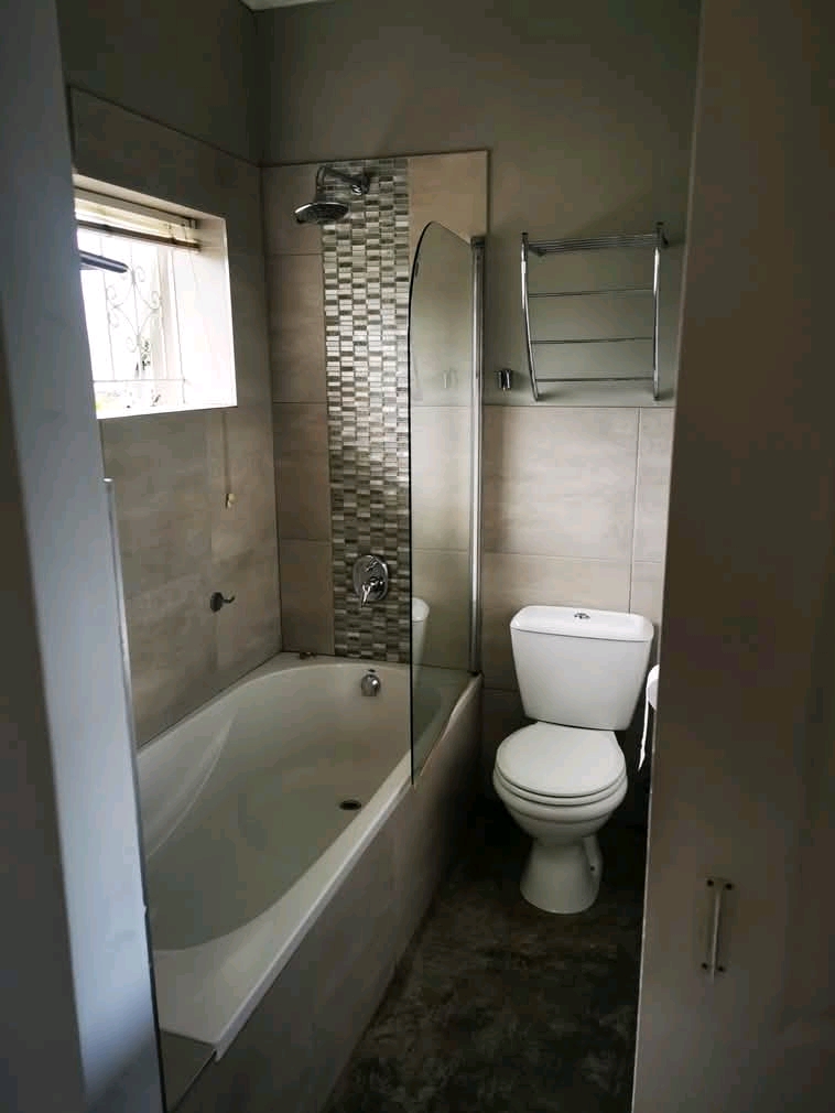 House for rent
farrarmere 
3 bedroom
2 bat  in Benoni