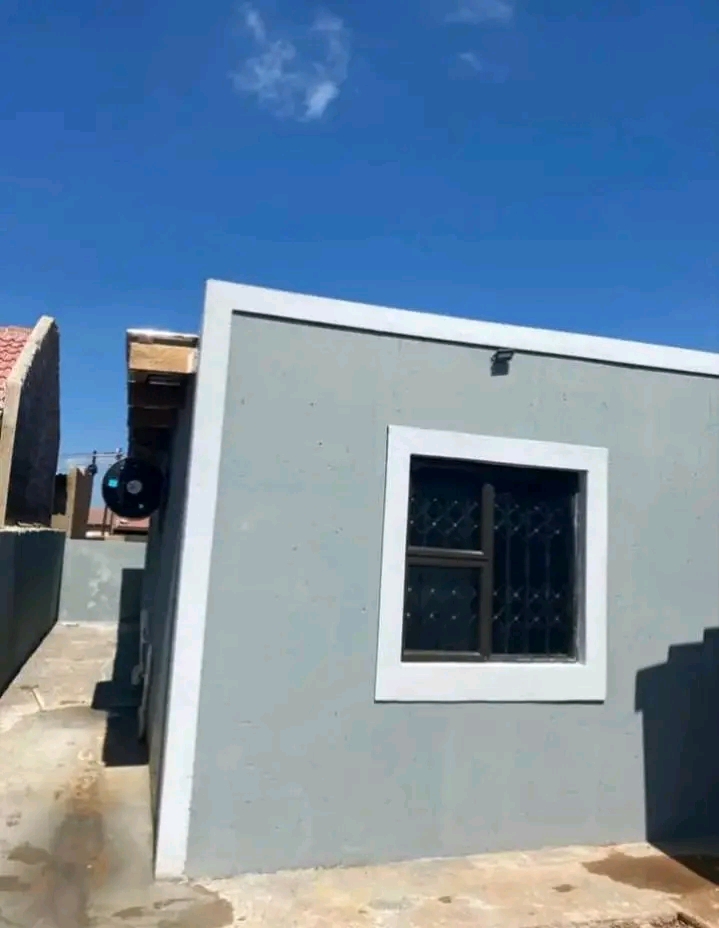 Available immediately🚨🚨

garage avail  in Alexandra
