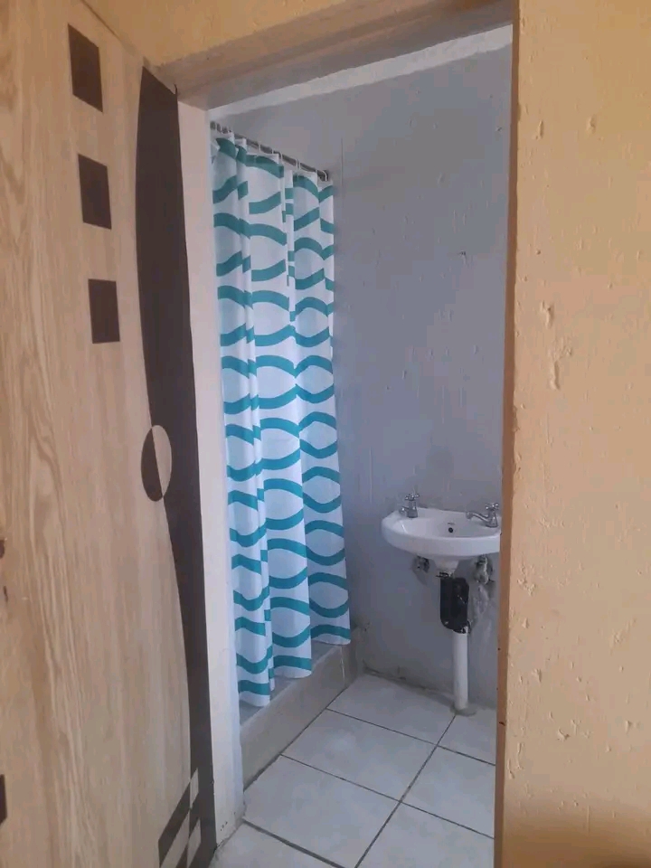 🏡 en-suite room to rent in ext 28, soweto   in Protea Glen