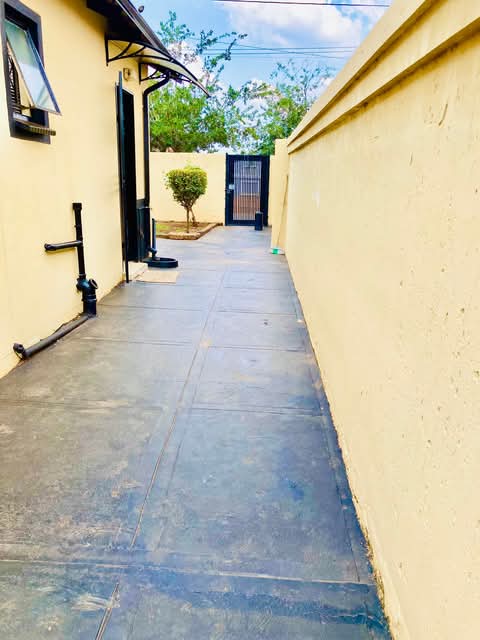 Room to rent
✅room r1000
✅garage r2000  in Protea Glen