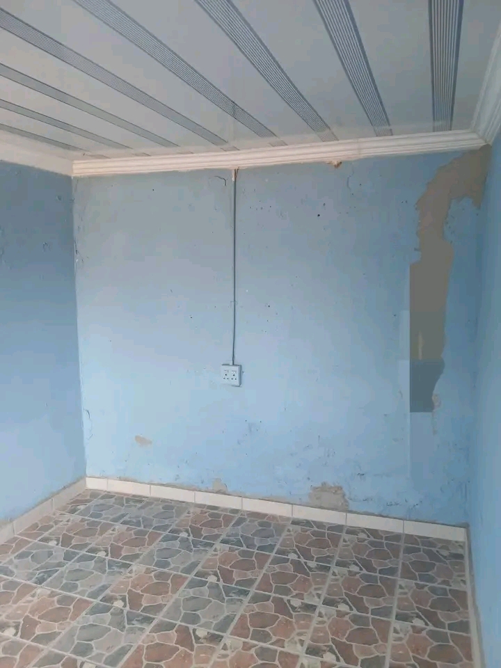 Room to rent available at sithame

-tiled a  in Tembisa