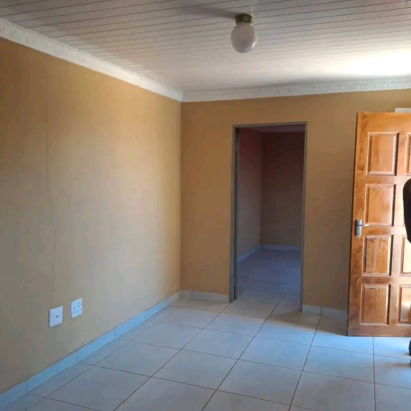 Ensuit available immediately at phase 1 near   in Dobsonville