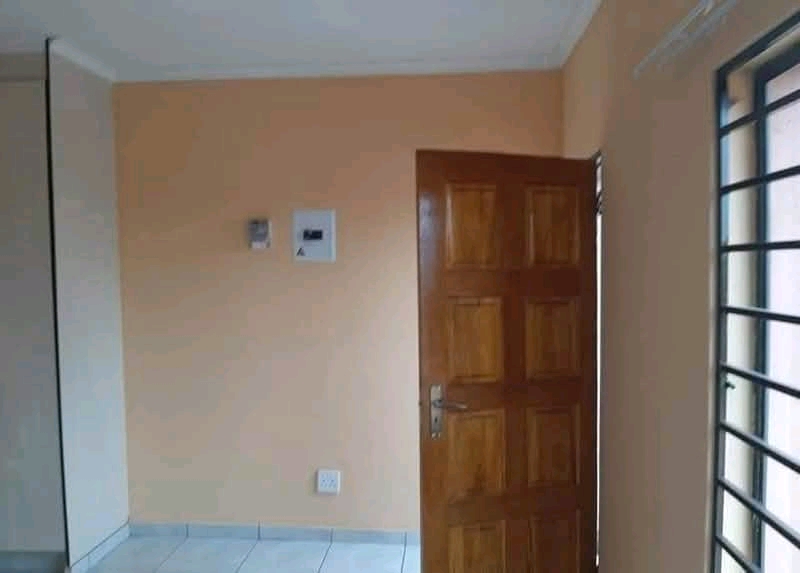 Neat open room accommodation in close   proxi  in Vosloorus