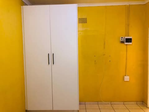 R3500 rent every month’s 
r3000 deposit re  in Olifantsfontein