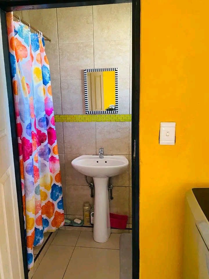 Bachelors available in ex2 
with 
toilet an  in Rabie ridge