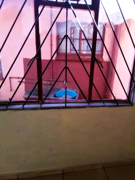 Two rooms with ajoining door to the other roo  in Vosloorus
