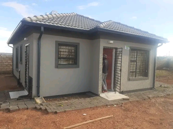 3 bedroom 2 bath stand-alone house for rent i  in Protea Glen