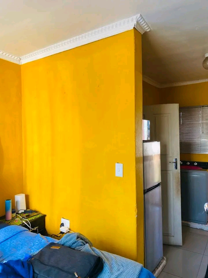 Bachelors available in ex2 
with 
toilet an  in Rabie ridge
