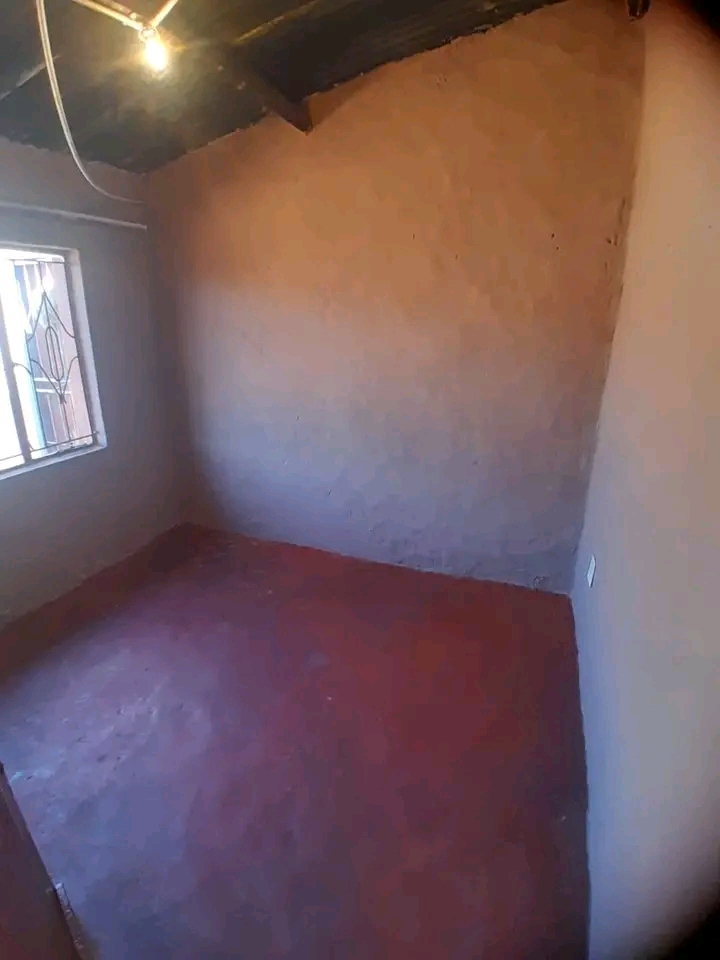 2 room available  maokeng section 
-well pai  in Tembisa