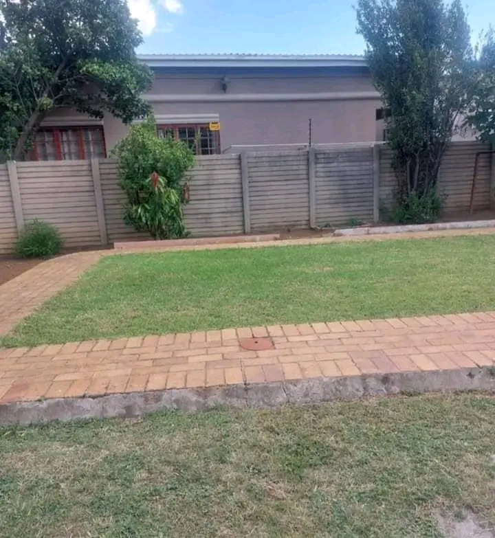 🏡 randhart - rental - 3 beds house for ren  in Alberton