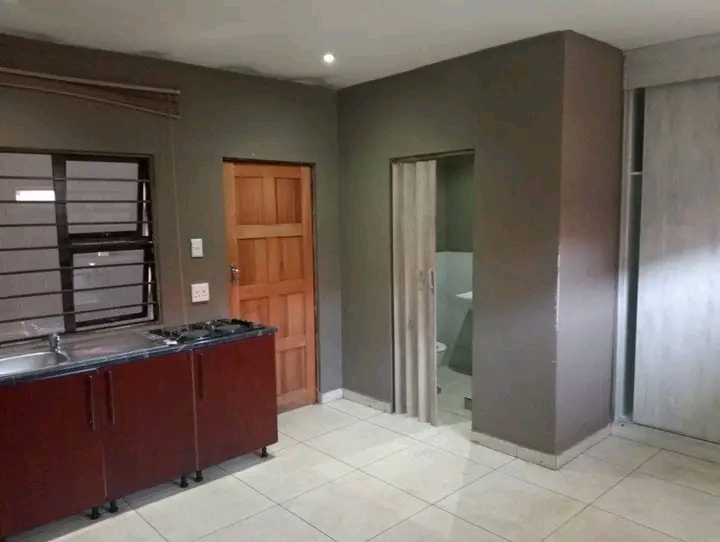 Available cottage in zone 9
r2500 per month+  in Meadowlands