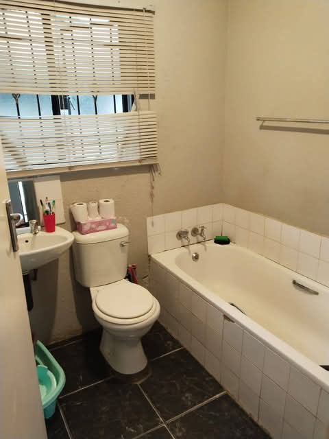 2 bedroom house for rental both bedrooms are   in Birch Acres