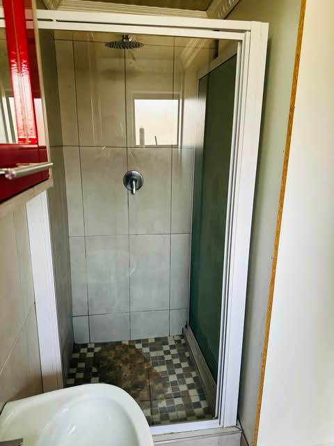 Bachelor available from the 1st of march. ext  in Vosloorus