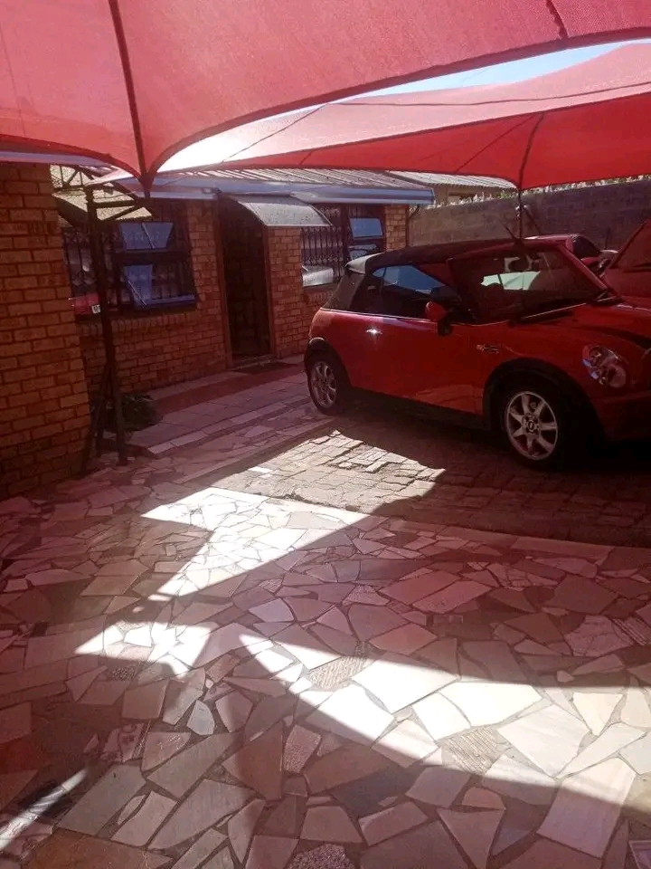 1500 room 2room diepkloof zone 5 rental 2500   in Orlando East