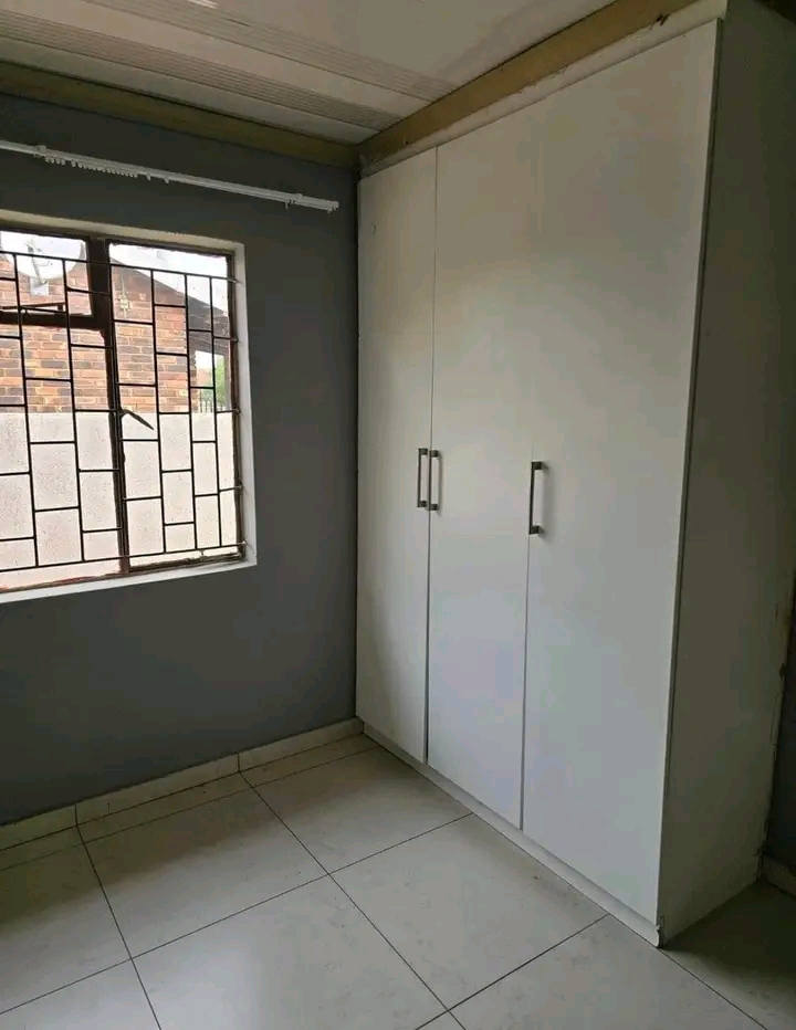 3 cottages available for rental in york road   in Kensington
