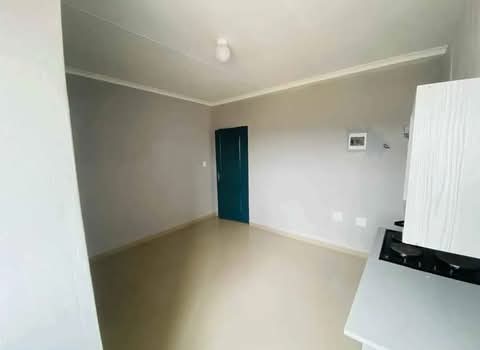 1 bedroom cottage with open plan kitchenette   in Norkem Park