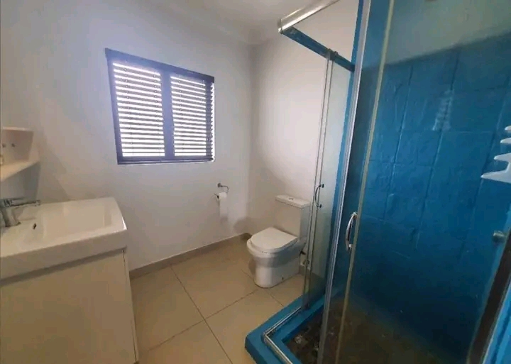Modern neat clean 1 bedroom apartment on the   in Bezuidenhout Valley