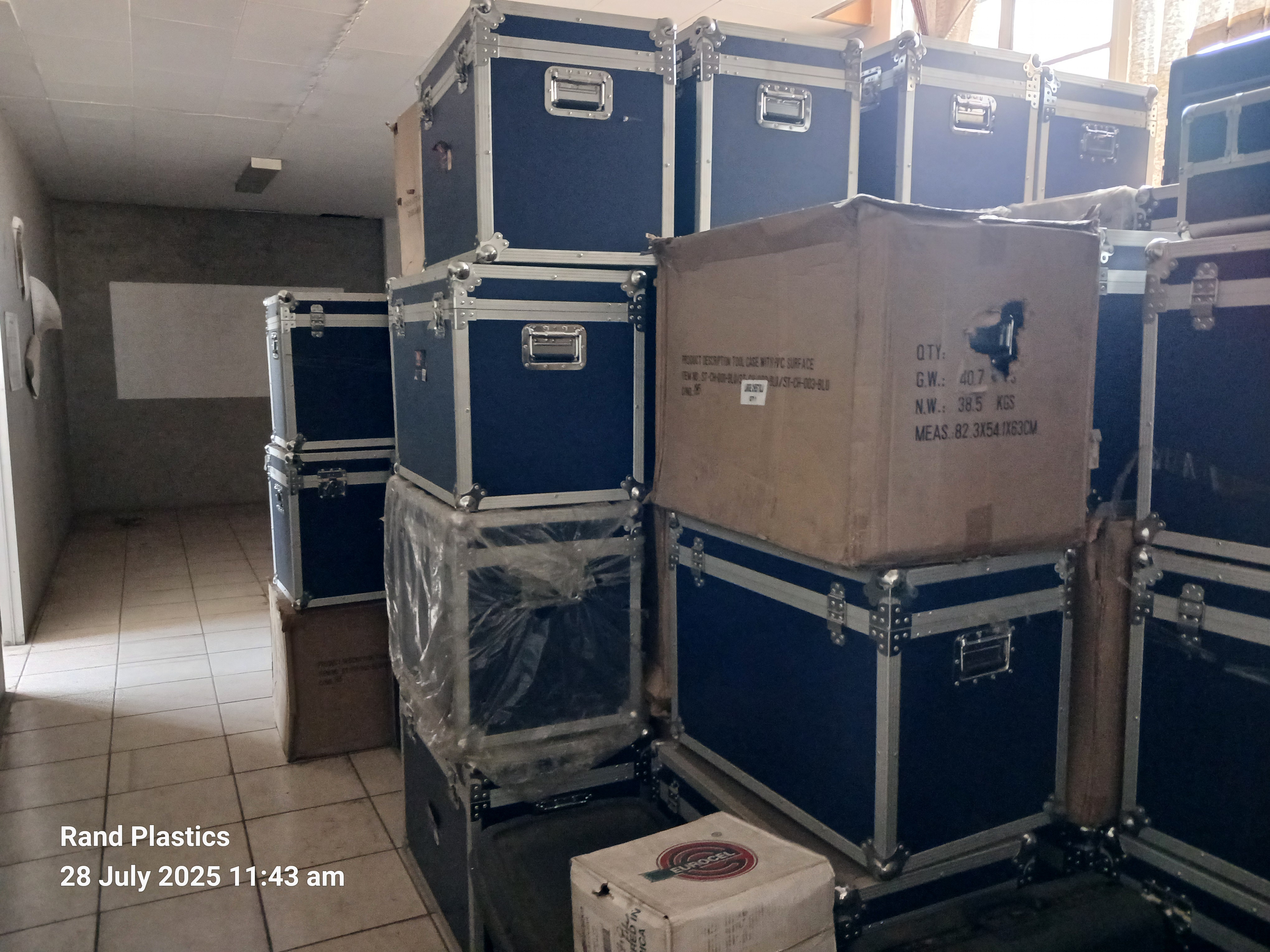  🌟 large chest for sale – heavy-duty sto  in Johannesburg
