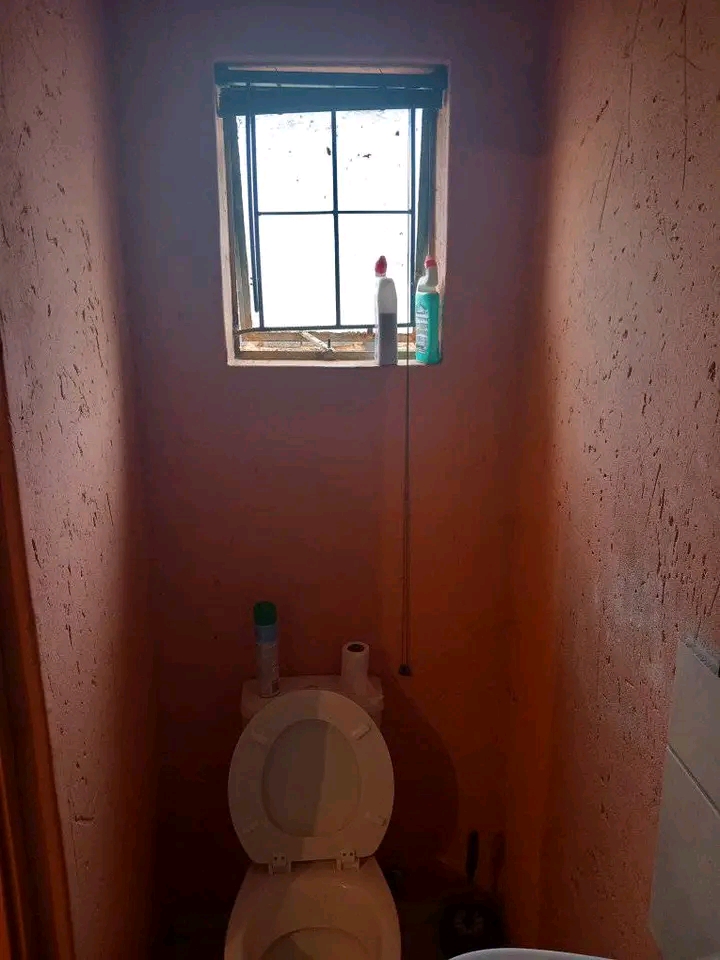 A spacious bachelor pad in ext 6 is available  in Cosmo City