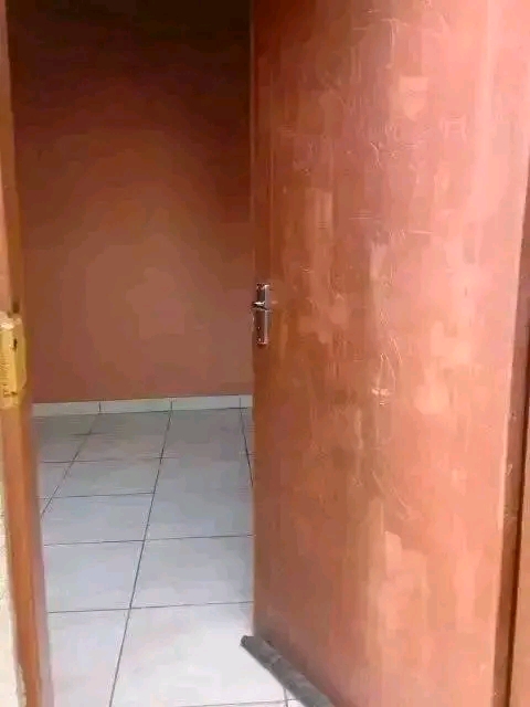 (near score taxi rank)
ext 3
room to rent i  in Ivory Park