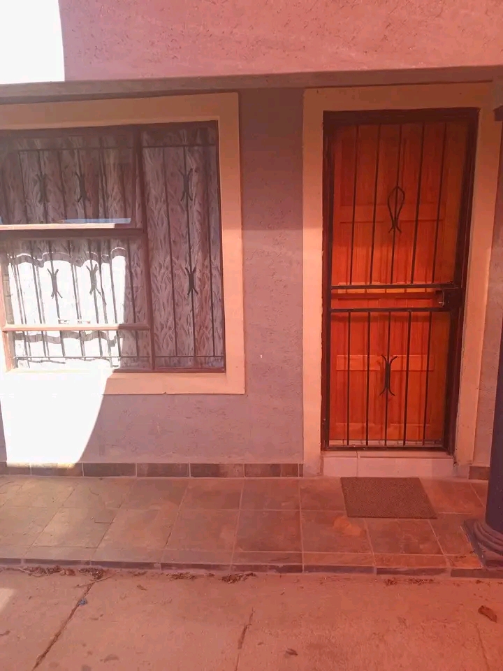 Room to rent in house number 8000 ext 7 hydro  in Nellmaphius