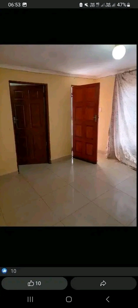 Ensuit room available secured yard  at 1600 f  in Greenvillage