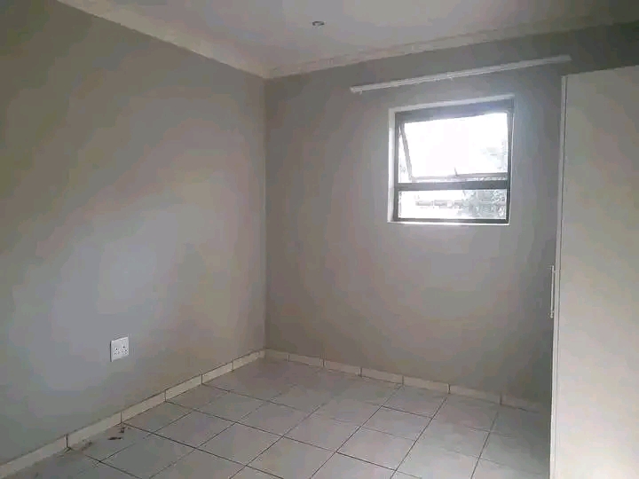 2 bedroom cottage to let in highland road joh  in Kensington