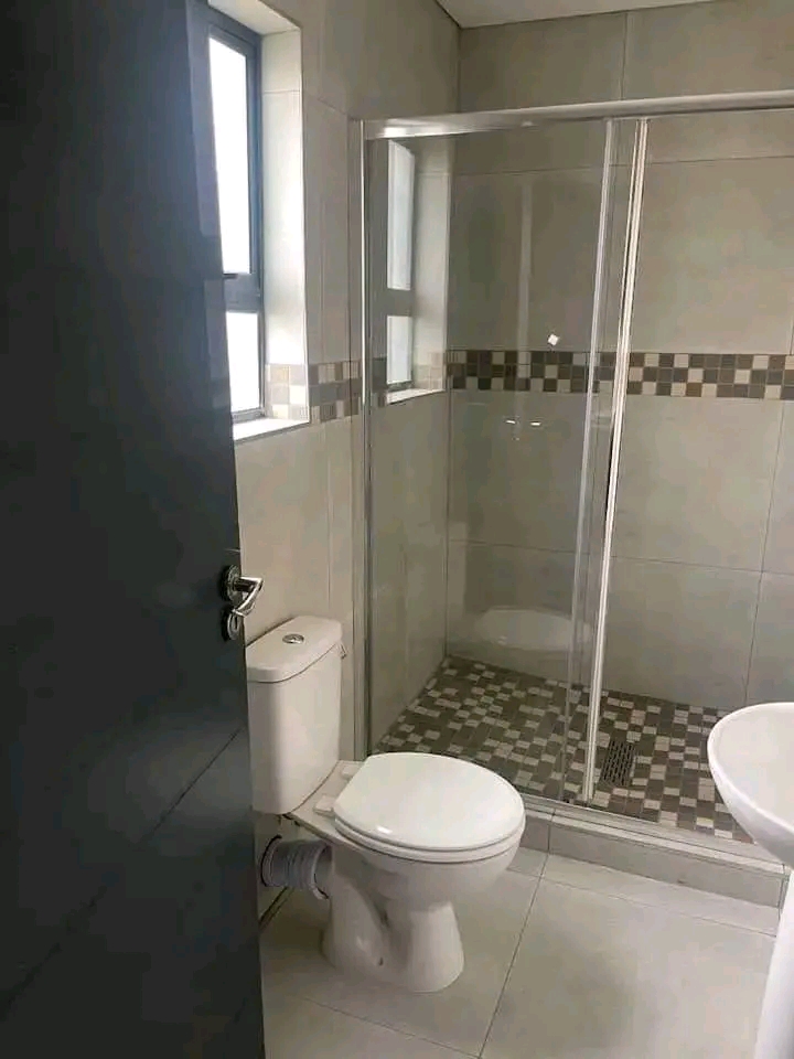 Bachelor available in zone 6 for r2400pm 064   in Diepkloof