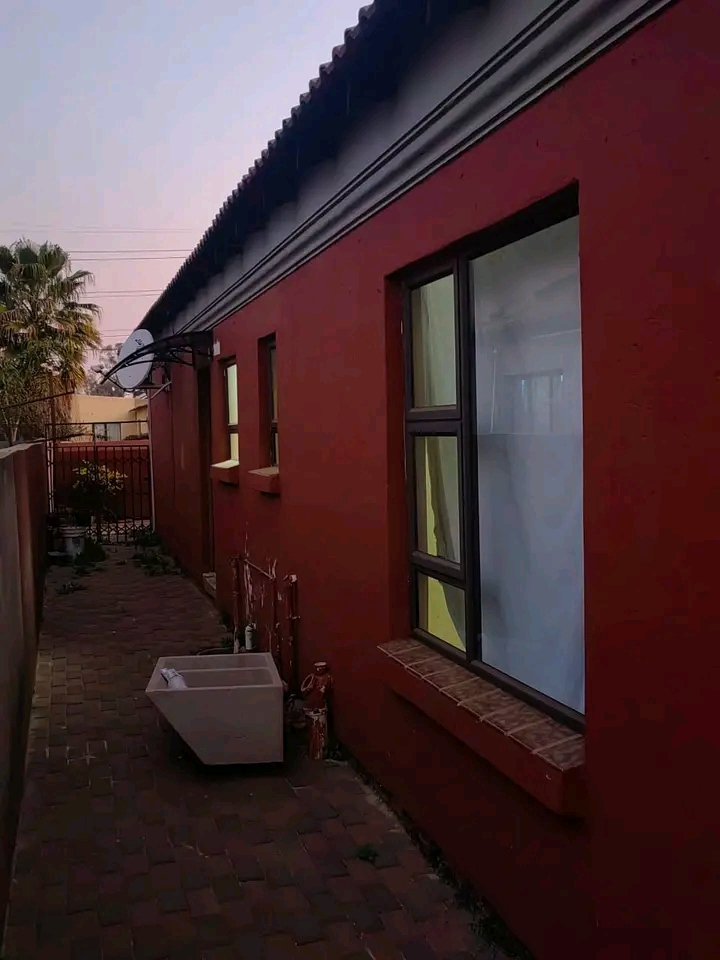 A spacious family house available to rent
ar  in Vosloorus