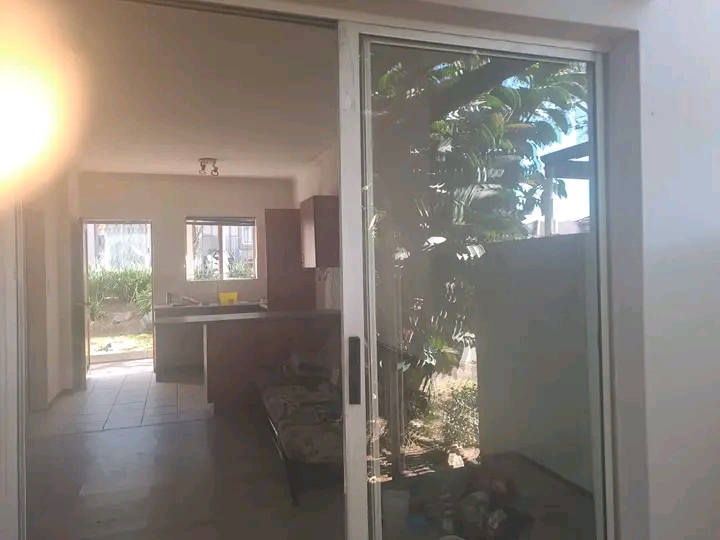 To rent: ground floor bachelor unit within se  in Edenvale