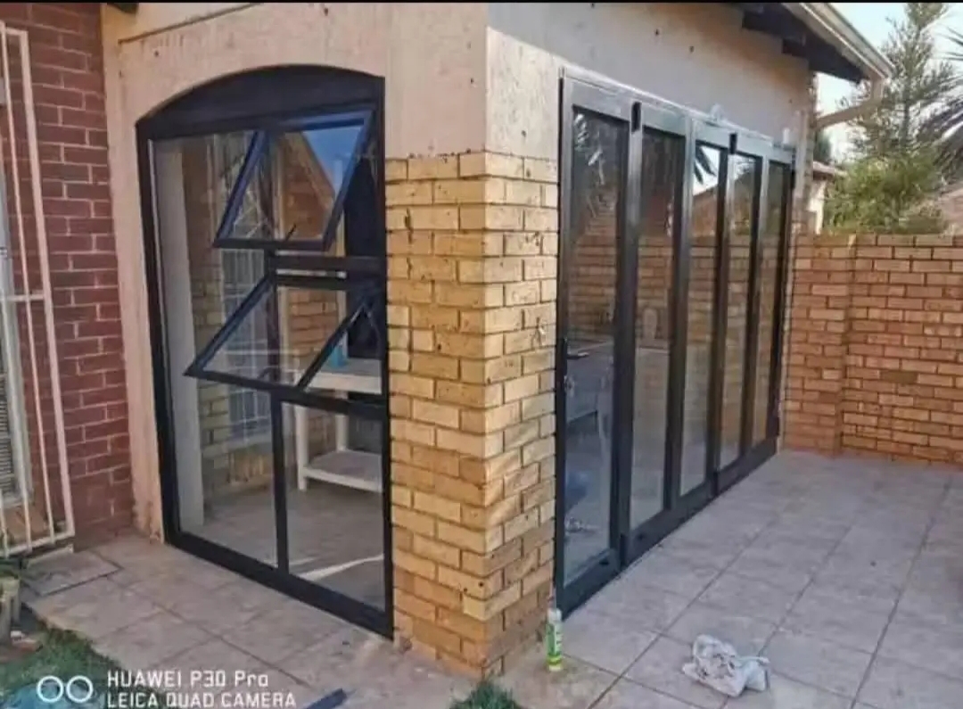  we manufacture and in aluminum doors widows  in Johannesburg