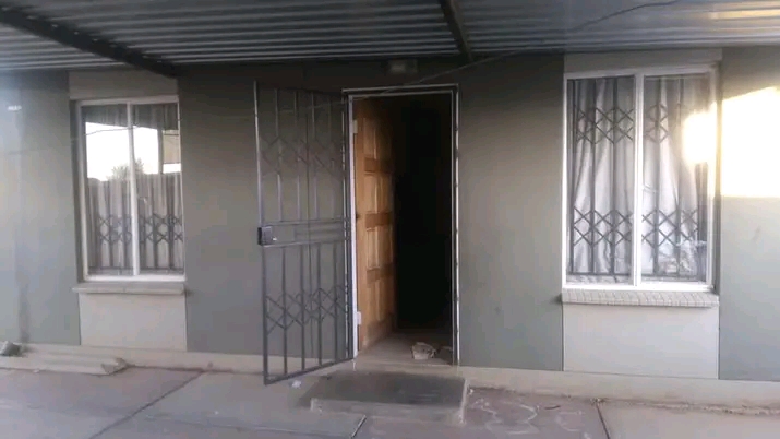 2 bedrooms one bathroom shelter for one car p  in Protea Glen