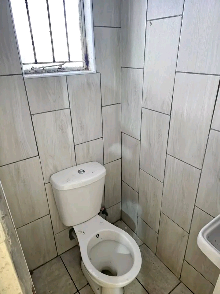Bachelor cottage to rent
 44 victoria street  in Rosettenville