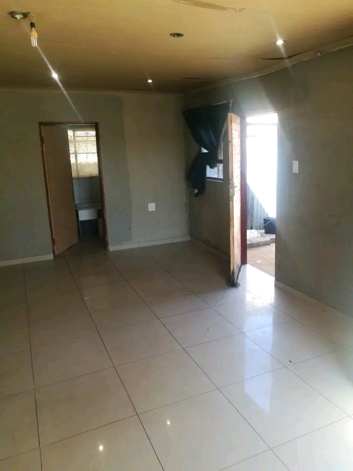 Big ensuite available immediately not far fro  in Dube