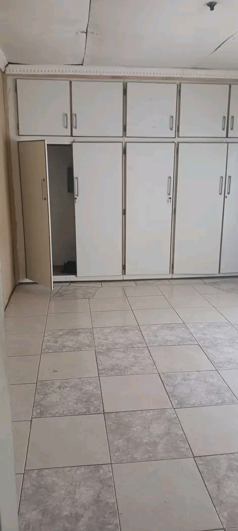 House for rental @ ext 2 rent r3500
deposit   in Naledi