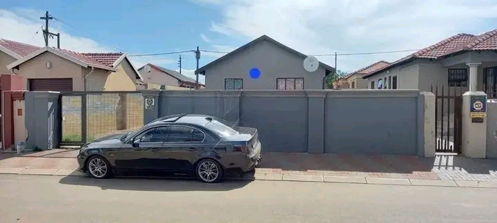 Available immediately 
rental price:r5000
p  in Roodekop