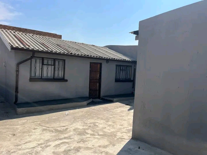 House for sale 
investment property waiting   in Tembisa