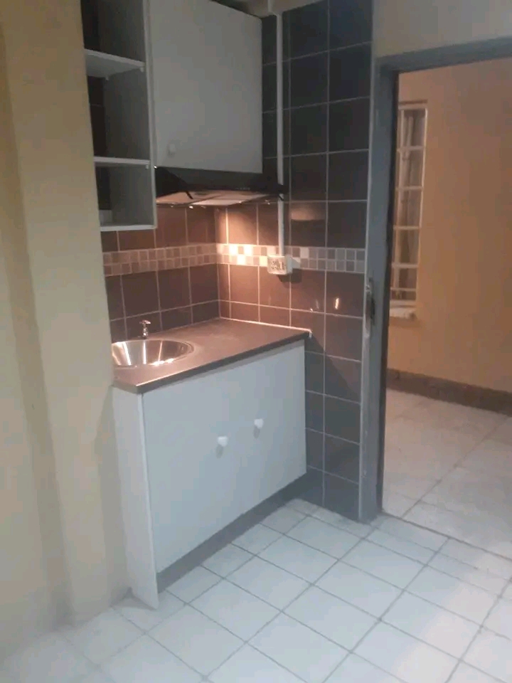 Lovely cottage available 4 grabs!secure with   in Alexandra